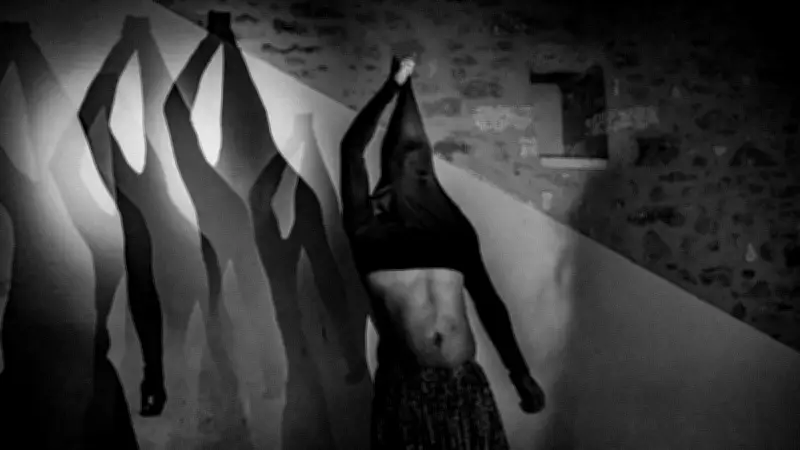 Moad Haddadi rend hommage aux danseurs avec Nari-Chtaht à la Passerelle de Jacou