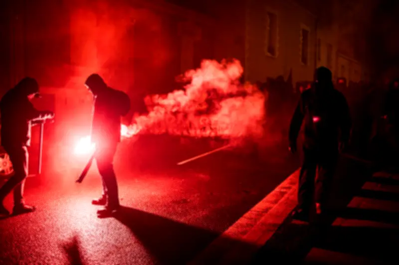 Montée des violences entre ultradroite et ultragauche : une escalade inquiétante