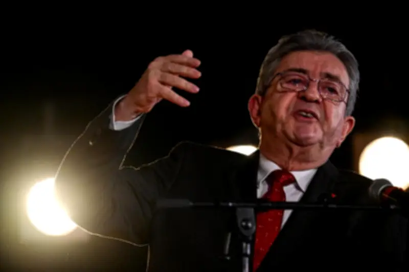 Mort de Quentin Deranque : Mélenchon défend LFI, Bregeon exige l'exclusion d'Arnault