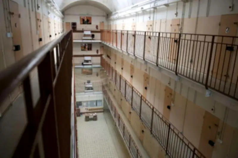 Mort d'un jeune détenu à Fresnes après une crise d'épilepsie : les circonstances troublantes