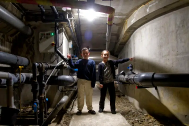 Mourenx : Deux enfants découvrent les secrets du traitement de l'eau à La Piscine