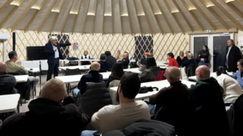 Municipales 2026 à Agde : Nadal propose au village naturiste, Lopez-Liguori lance sa crèche