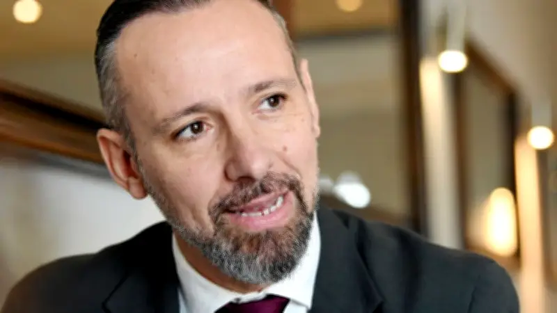 Municipales 2026 à Béziers : la liste RN de Julien Gabarron mêle ralliements LR et anciens soutiens de Ménard