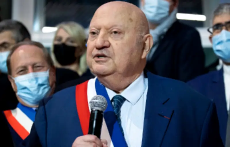 Municipales 2026 : ces maires octogénaires qui défient le temps et l'opposition