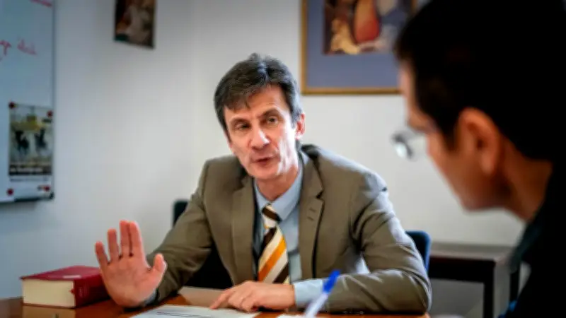 Municipales 2026 dans le Gard : la course contre la montre pour le dépôt des listes