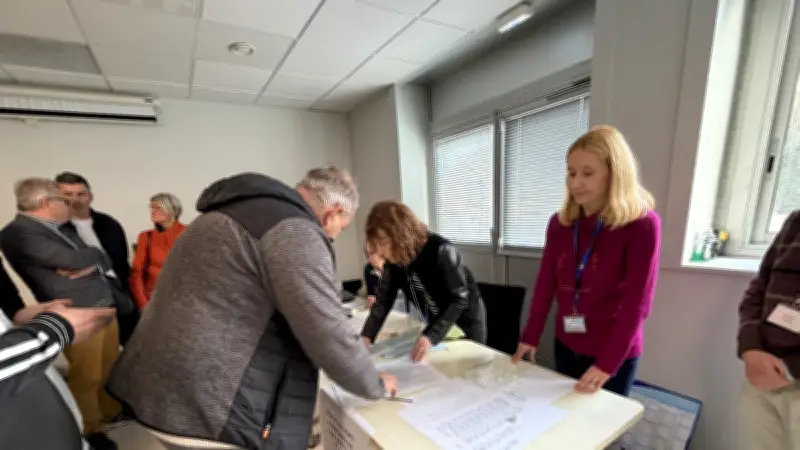 Municipales 2026 dans le Gard : Plantier/Rouverand en tête à Nîmes après tirage au sort