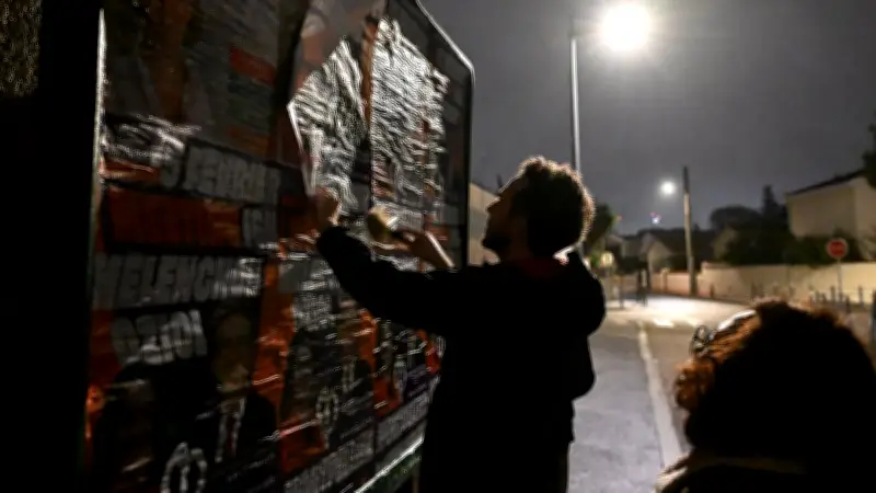 Municipales 2026 : l'étiquette politique, entre camouflage stratégique et affichage revendiqué