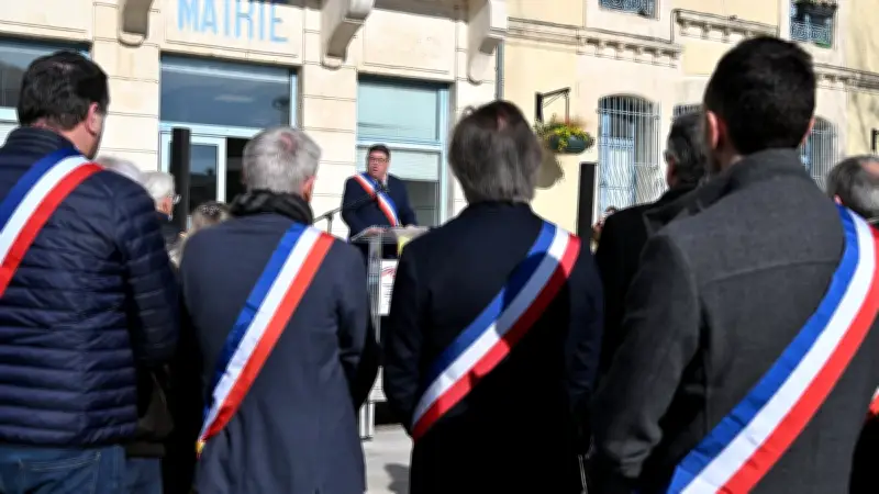 Municipales 2026 : Seuls les maires conservent la confiance des Français, selon un baromètre