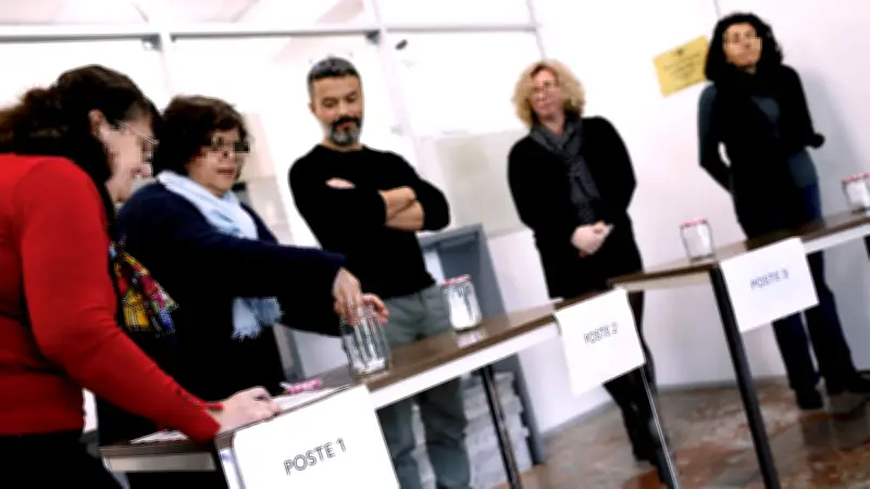 Municipales à Alès : l'ordre d'affichage tiré au sort dans un pot à confiture