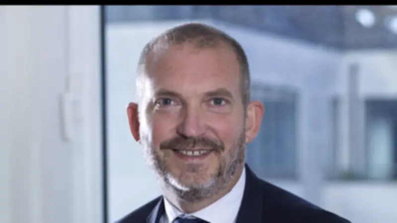 Municipales : la crédibilité des programmes électoraux analysée par le politologue Emeric Bréhier