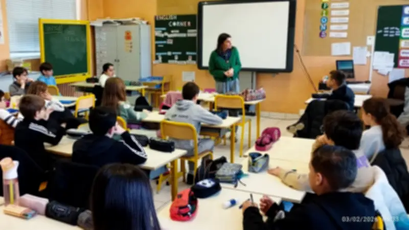À Mèze, des écoliers écrivent des pièces de théâtre sur l'amitié avec une comédienne