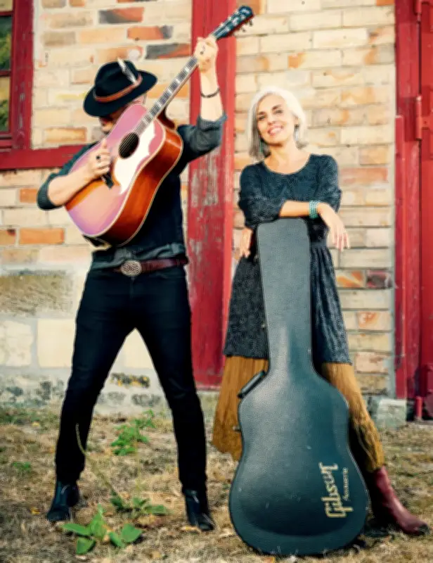 Nathalie Bernard présente son roman à la médiathèque de Laruns avec un concert