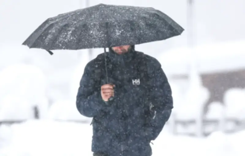 Neige en Île-de-France : vols réduits, circulation perturbée ce dimanche