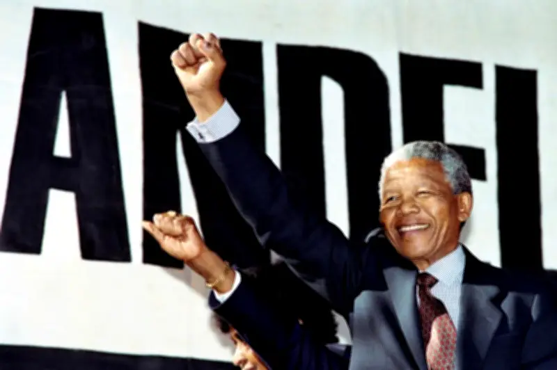 Nelson Mandela : 27 ans de prison à la présidence, l'incroyable parcours d'un symbole mondial