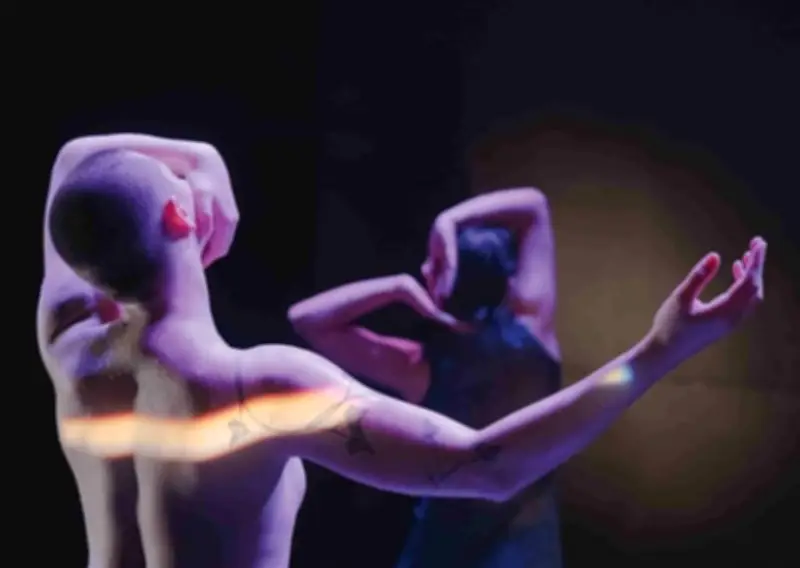 Neon Dyvann Alexandre : Une cérémonie d'espions sous le signe de l'innovation et du mystère