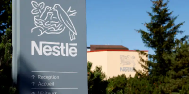 Nestlé recentre son activité sur quatre pôles et se retire des glaces et partiellement des eaux