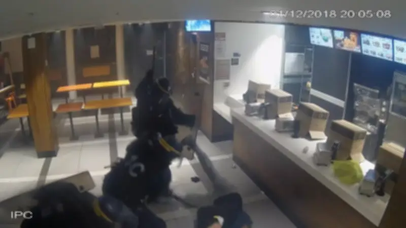 Neuf CRS condamnés pour violences contre des Gilets jaunes dans un Burger King