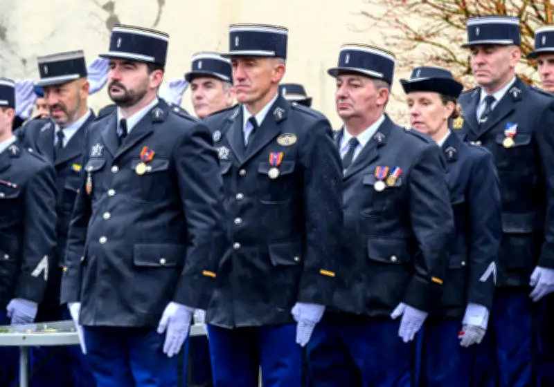 Neuf gendarmes des Pyrénées-Atlantiques décorés lors de la journée nationale d'hommage