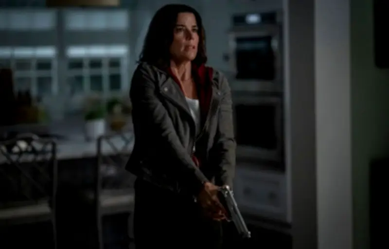 Neve Campbell : 30 ans avec Ghostface, l'icône de Scream revient pour le septième volet