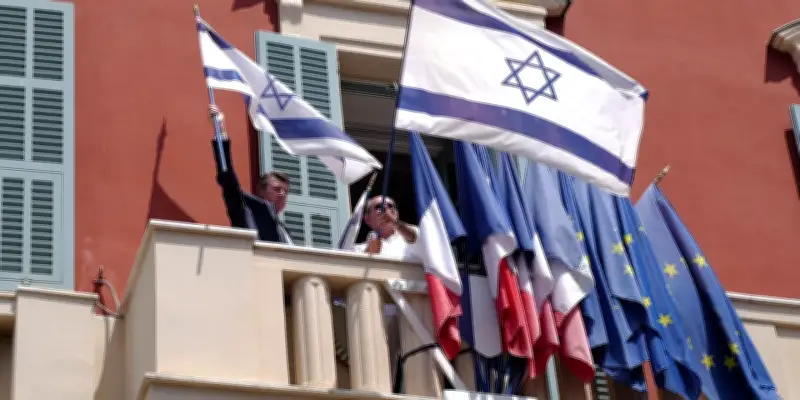 Nice : enquête ouverte après des actes antisémites devant le domicile du maire Estrosi