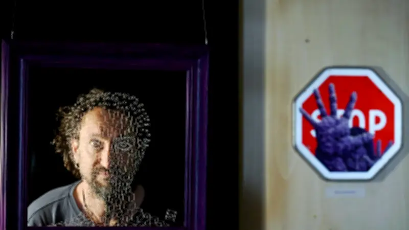 Nicolas Gal expose à Alès contre les violences faites aux femmes avec '#Balance ton Art'