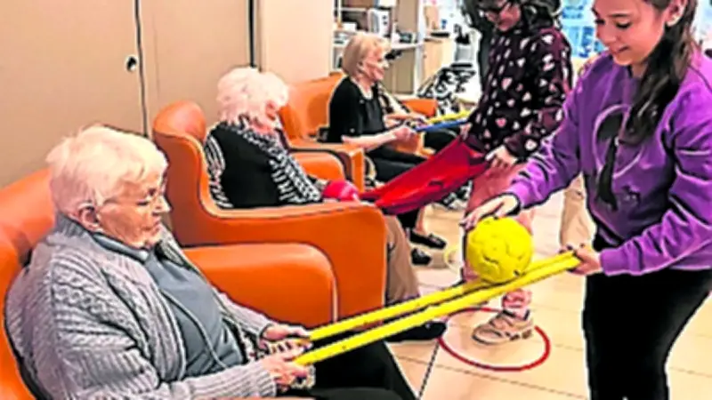 Nîmes : Des ateliers sportifs intergénérationnels entre écoliers et seniors