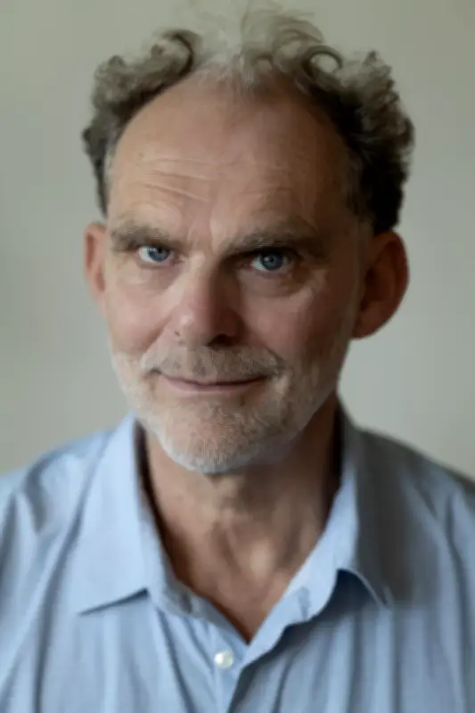 Olivier Charneux ressuscite par la fiction la mémoire de sa sœur suicidée