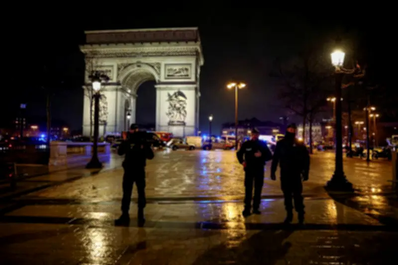 Paris : un homme armé d'un couteau blessé par balle après avoir menacé des gendarmes sous l'Arc de Triomphe