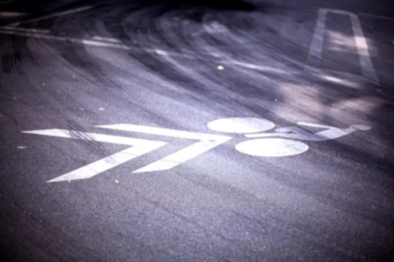 Paris : une cycliste de 29 ans décède après un accident avec un camion près de Barbès