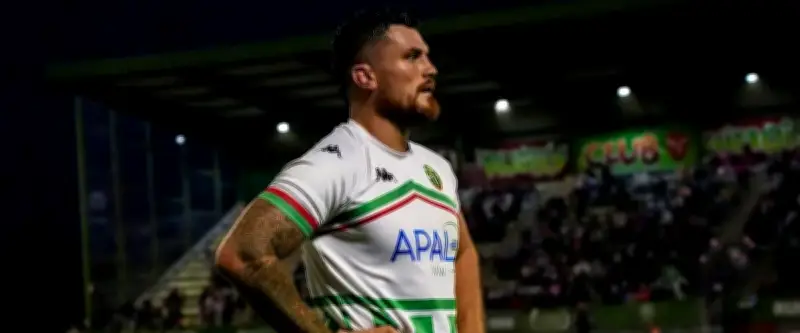 Paul Kelly, rugbyman nîmois, face à un avenir incertain après sa 15e commotion cérébrale