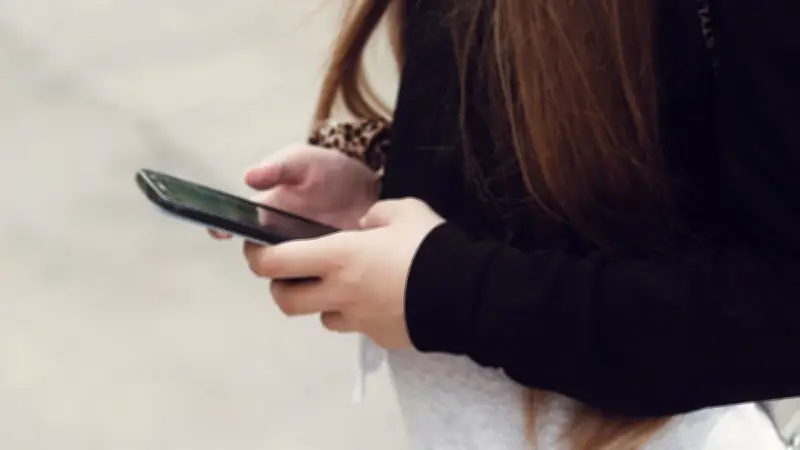 Pédophilie en ligne : un père retrouve l'homme qui a poussé sa fille de 12 ans au suicide