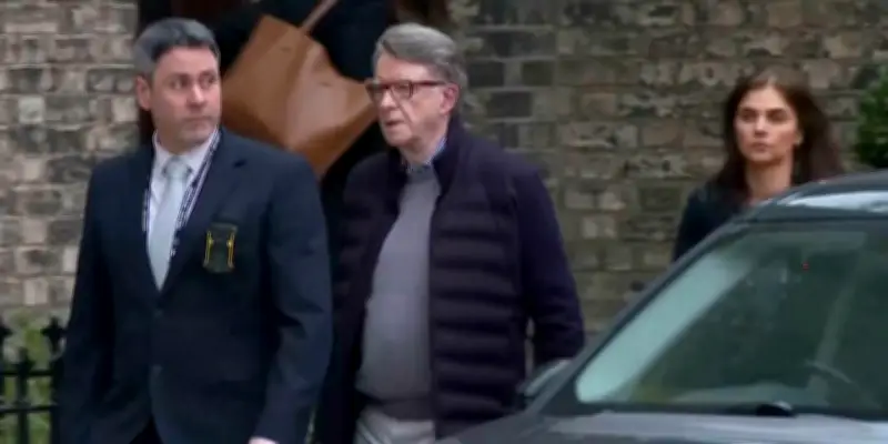 Peter Mandelson, ex-ambassadeur britannique, arrêté pour soupçons de fuites à Epstein