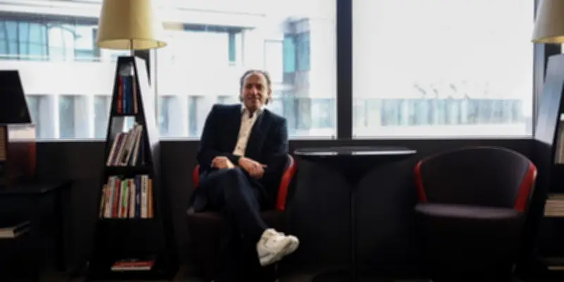 Philippe Candeloro critique les commentatrices des JO d'hiver et vise la présidence