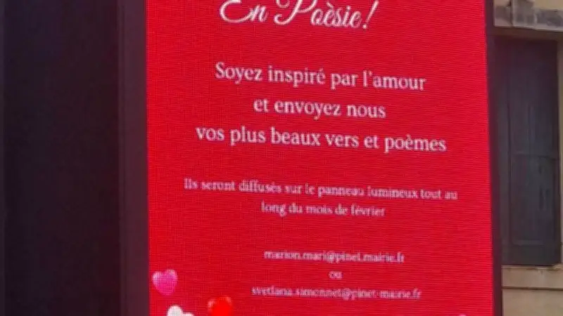 Pinet : les messages d'amour illuminent le panneau de la ville pour la Saint-Valentin