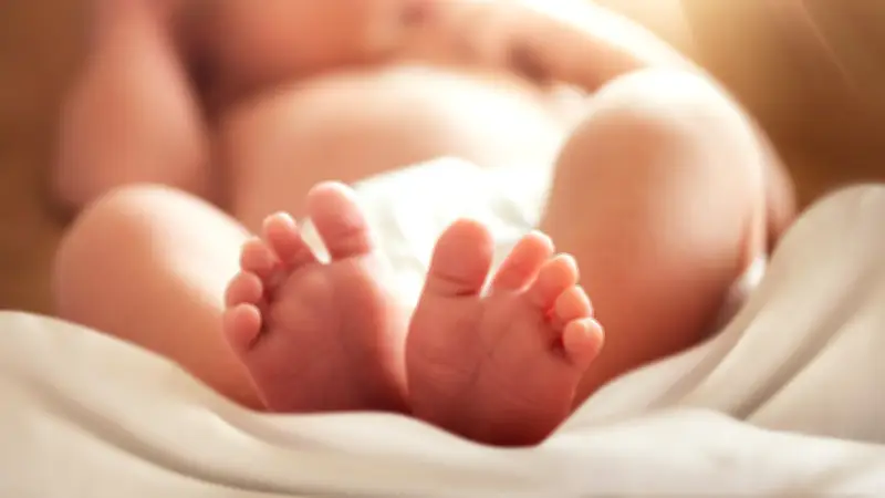 Première médicale en France : un bébé soigné in utero d'une tumeur rare grâce à une thérapie innovante