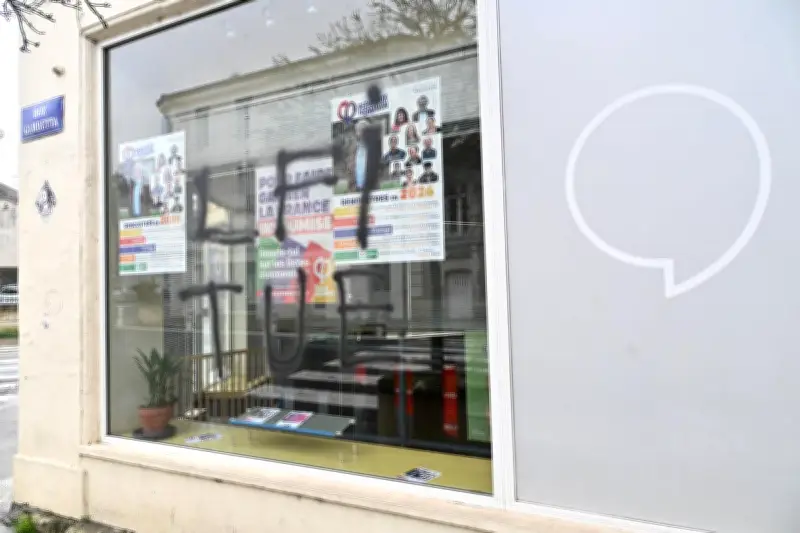 Périgueux : « LFI tue » tagué sur une permanence après la mort d'un militant