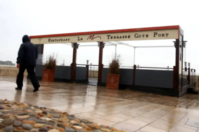 Procès à La Rochelle : un père accusé de gérance de fait et détournements dans un restaurant de l'île de Ré