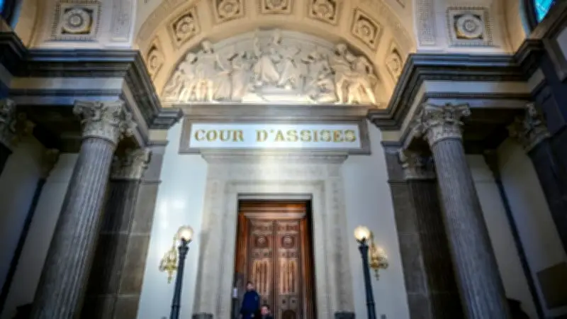 Procès à Lyon d'un quinquagénaire accusé du meurtre de son ex-compagne devant leurs enfants