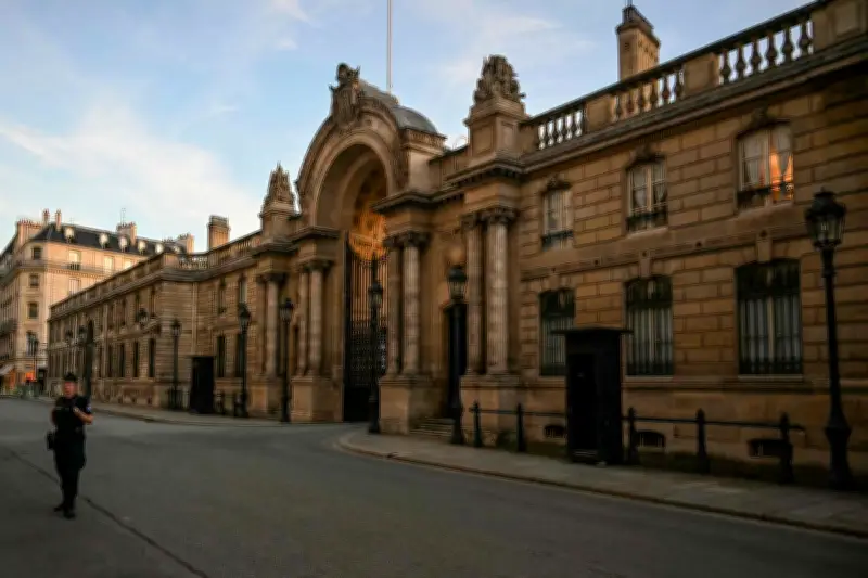 Procès pour vol de porcelaine de l'Élysée : un argentier, son conjoint et un gardien du Louvre jugés