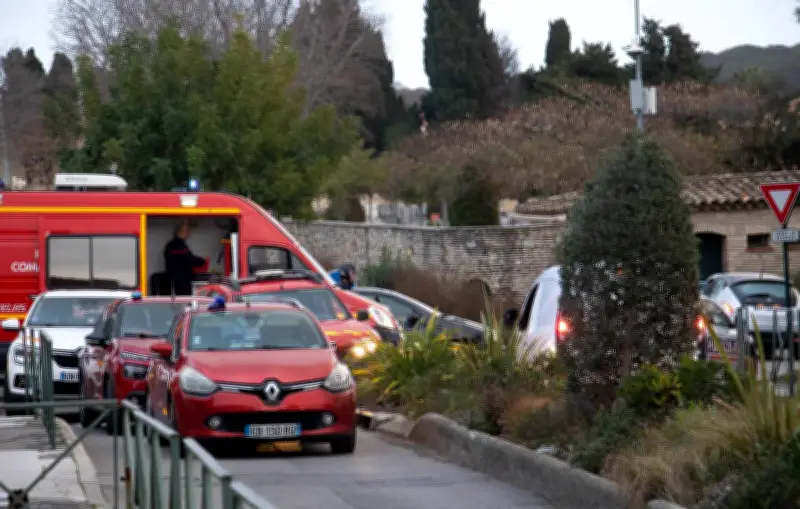 Professeur poignardée à Sanary-sur-Mer : son état s'améliore, le ministre prône fermeté et coéducation