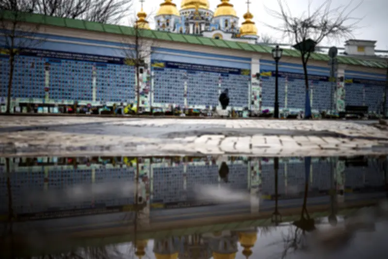 Quatre ans de guerre en Ukraine : bilan d'un conflit enlisé et coûteux