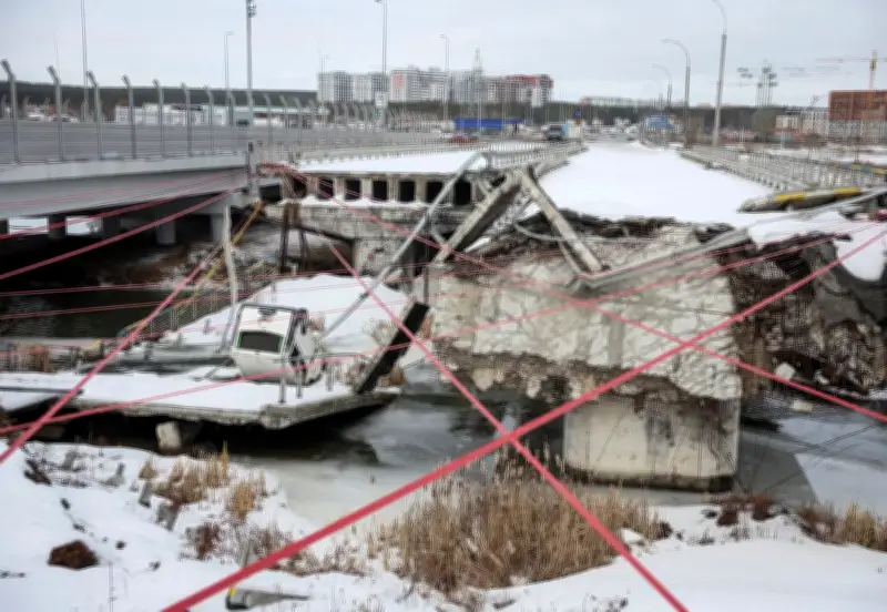 Quatre ans de guerre en Ukraine : procédures de dissolution contre des ONG et procès pour Hakimi