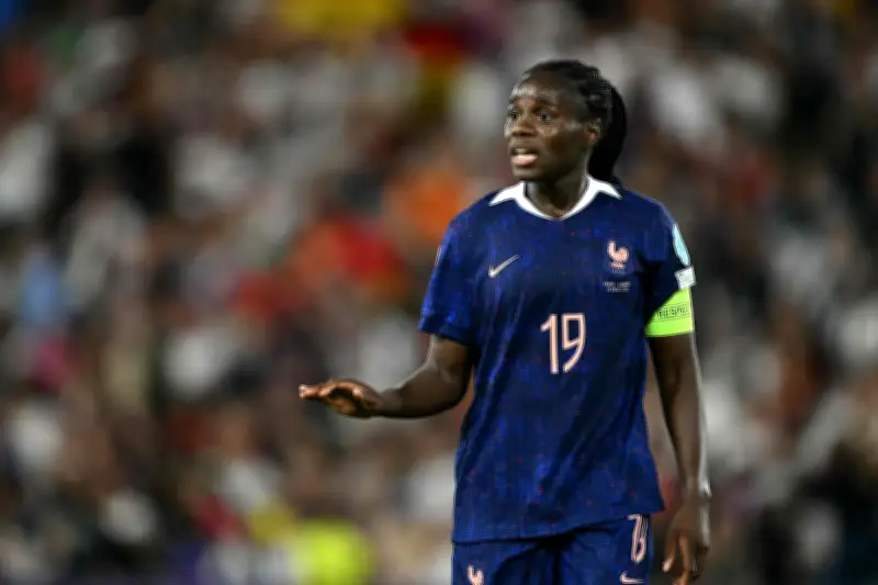 Équipe de France féminine : Mbock et Cascarino absentes, la jeune Ebayilin appelée