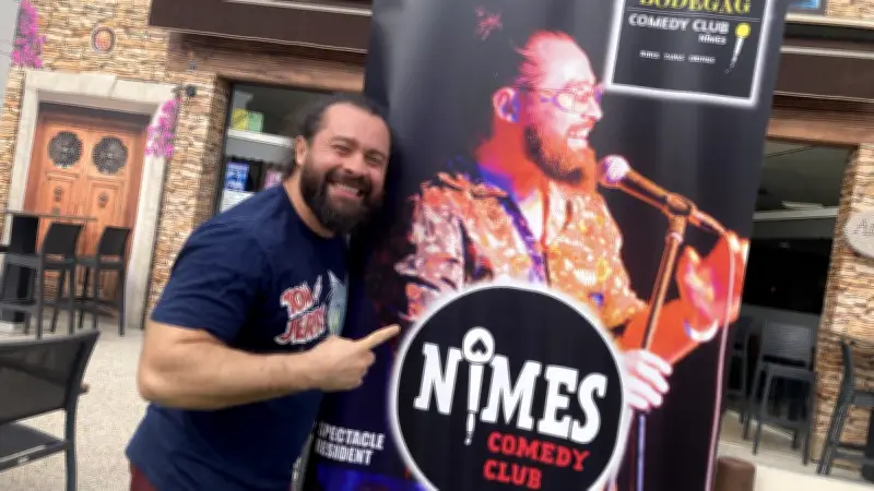 Raúl, le clown brésilien, lance un comedy club à Nîmes pour développer le stand-up