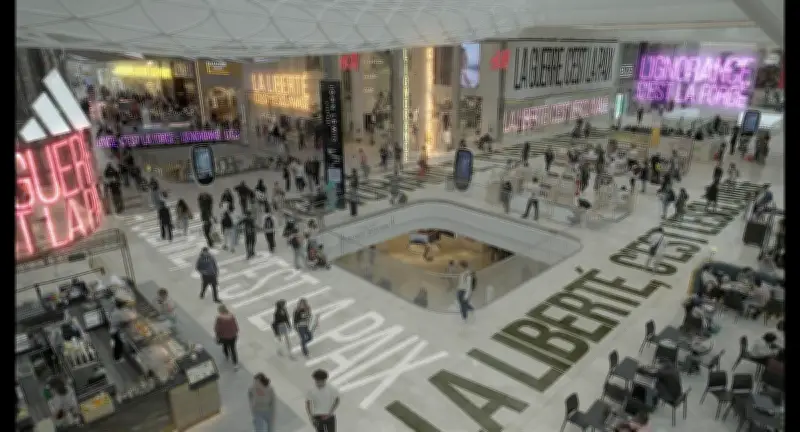 Raoul Peck décrypte notre époque avec Orwell dans « 2 + 2 = 5 »