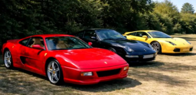 Rassemblement de véhicules d'exception à Saint-Mariens avec Paul Jouffreau