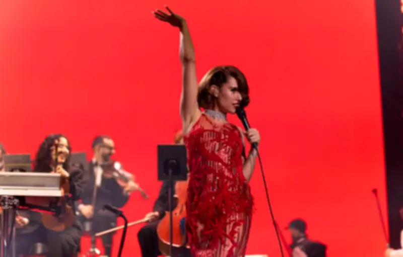 Raye dénonce le bug Ticketmaster qui a privé 65 fans de son concert à Paris