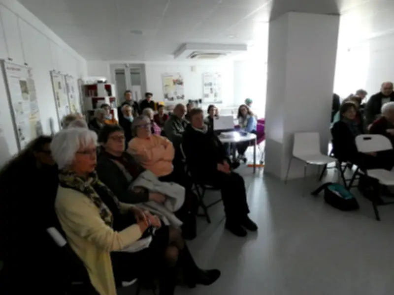Reflets de Sallebœuf plonge dans l'histoire locale via des cartes postales anciennes