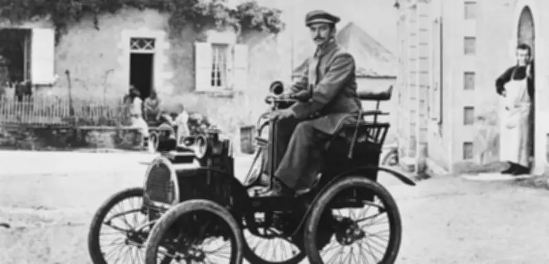 Renault : 125 ans d'histoire, des voiturettes à la révolution électrique