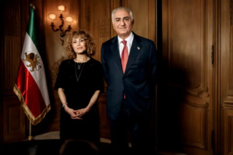 Rencontre avec Reza Pahlavi : La cravate comme symbole de résistance et d'espoir pour l'Iran